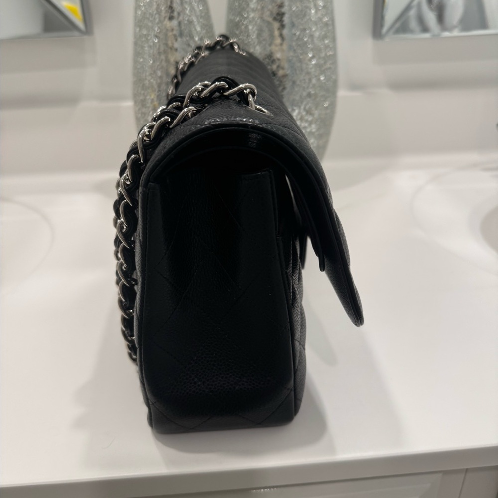 Chanel Black Quilted Shoulder Bag with Iconic CC Closure Silver hardware - Picture 2 of 16